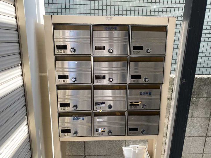 レオパレスオーキッドIIの玄関