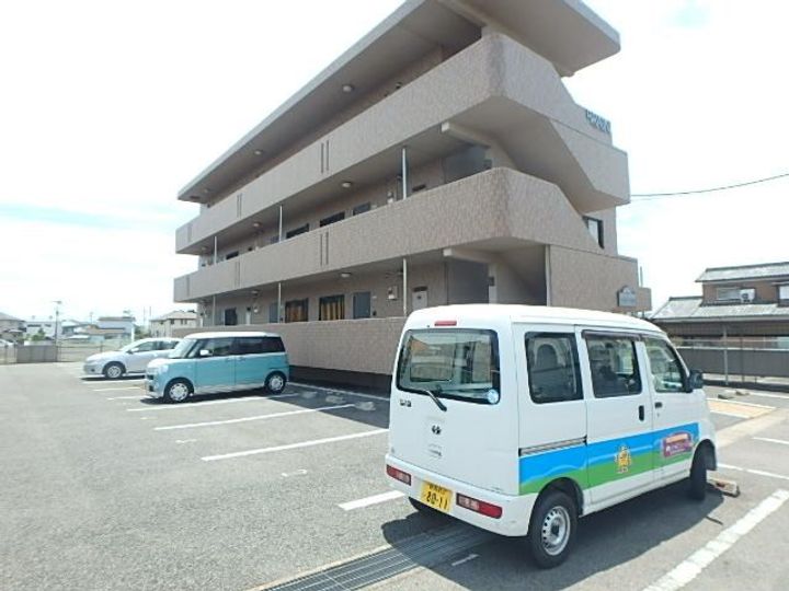 ブレインコート ルピナス102の外観