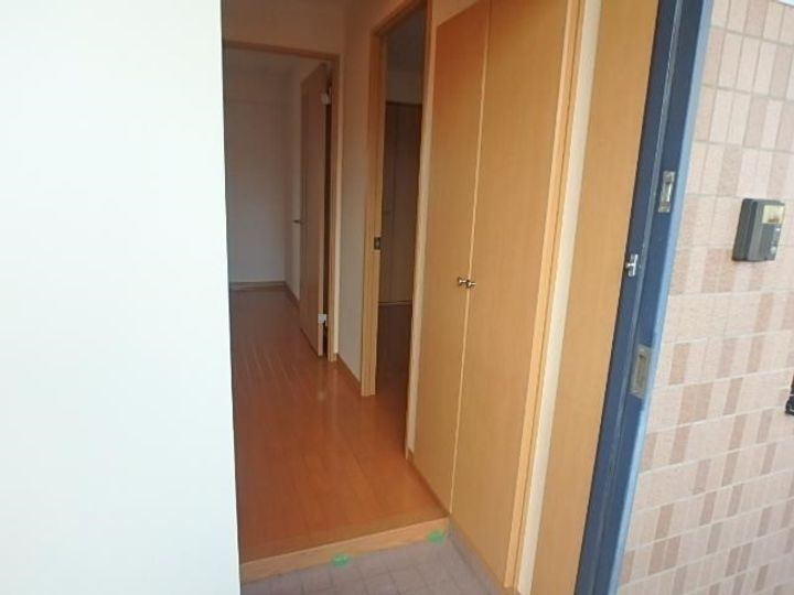 ブレインコート ルピナス102の玄関