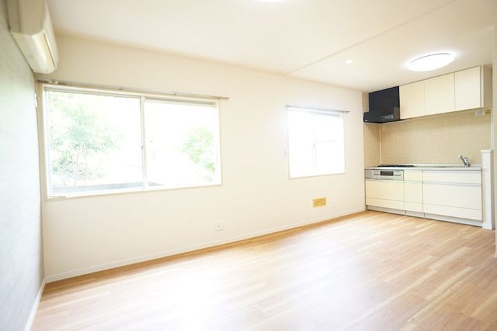 ハイツ八幡山 A201の居間