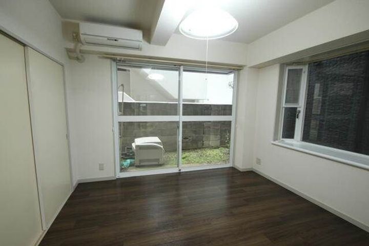 エムアンドエムIIの居間