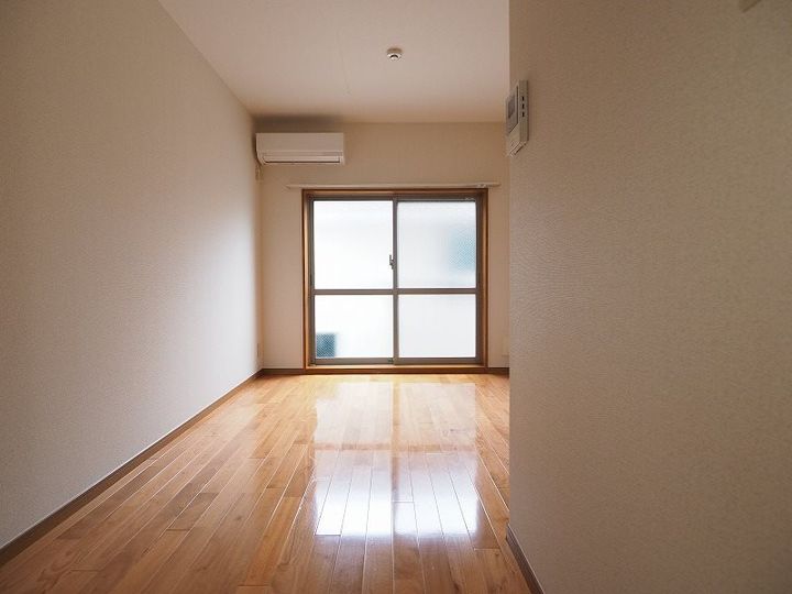 リンセン天沼201の居間