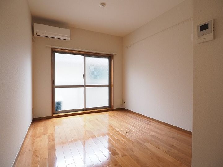 リンセン天沼201の居間