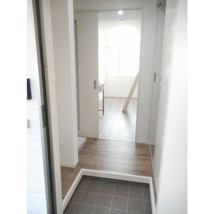 アカンサス102の玄関