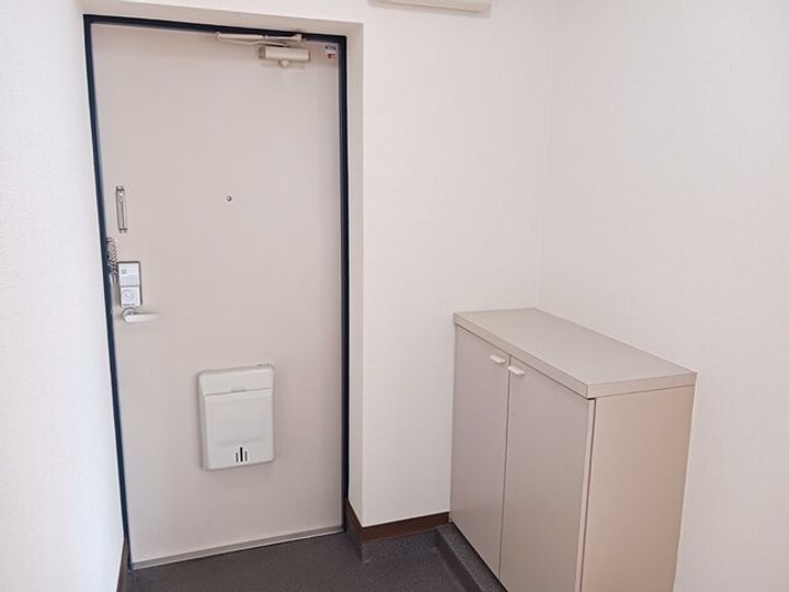 ヴィレッジトミタAの玄関
