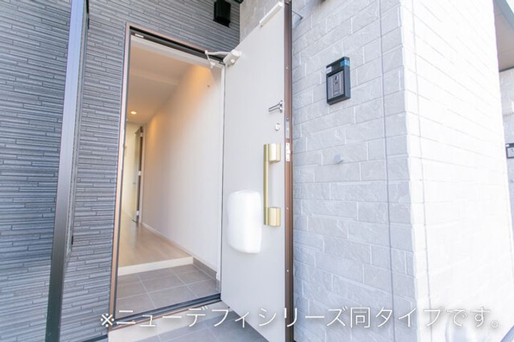 ヒカルサ熊谷石原ノースの玄関