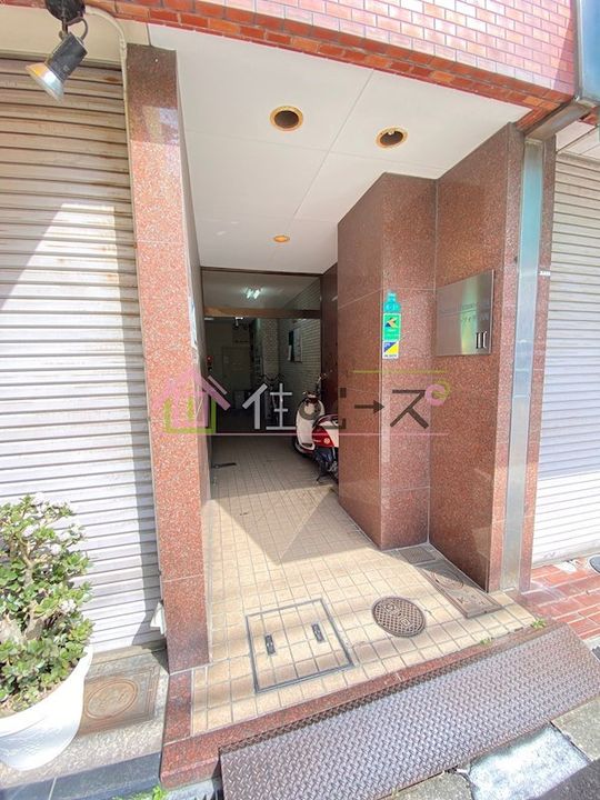 PALMIZIO平野西2の玄関