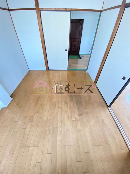 葵コーポの居間