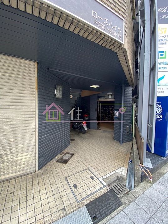 ローズハイツの玄関