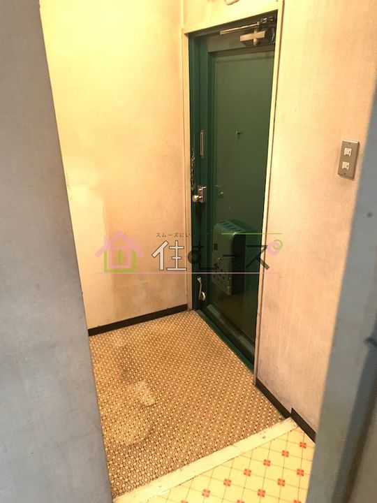 ローズハイツの玄関