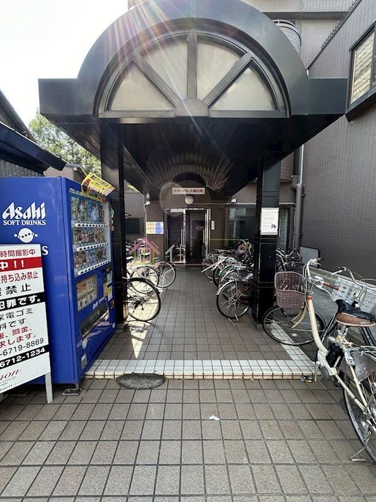 RUGGER PALACE寺田町の玄関