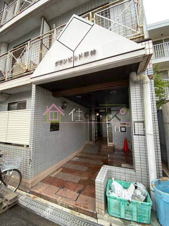 グランビルド平林の玄関