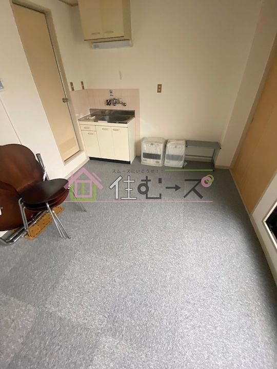 ロイヤル遠里小野の居間
