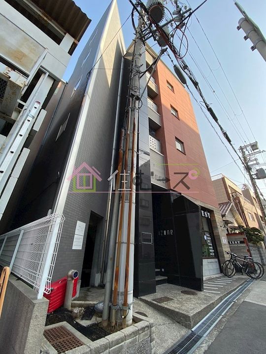 I-ZONEの外観