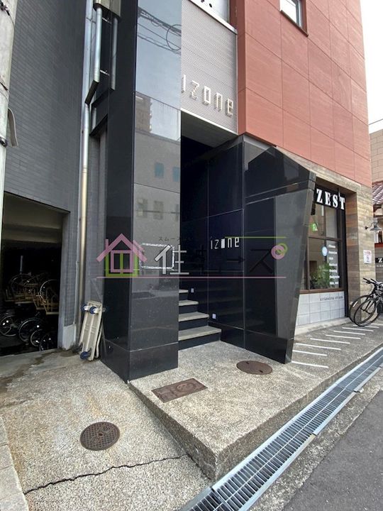 I-ZONEの玄関