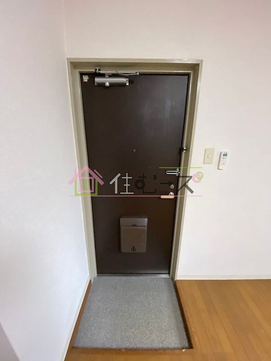 ハイツ大江の玄関