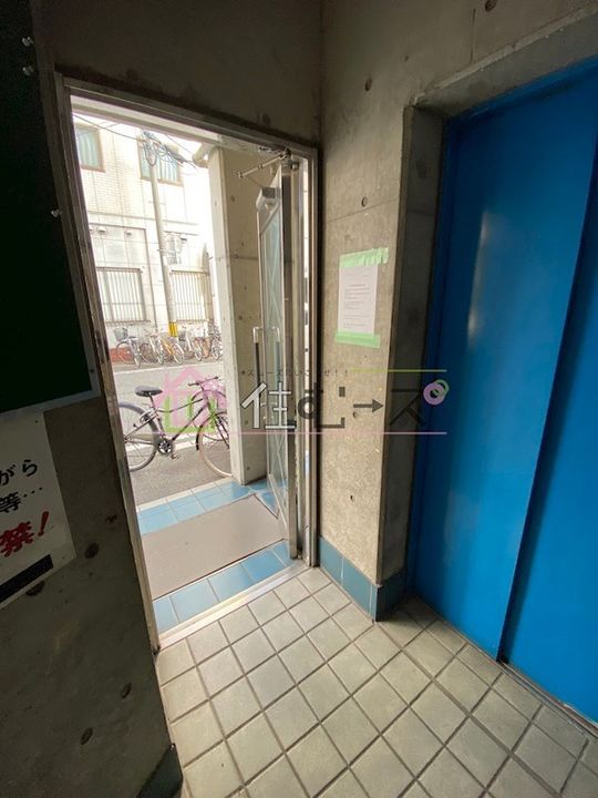 ビルディングII菅原の玄関