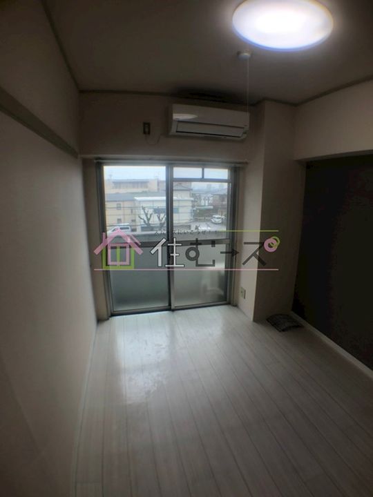 ビルディングII菅原の居間