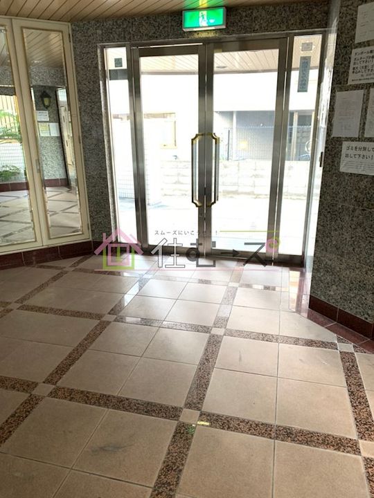 リネンハイツの玄関