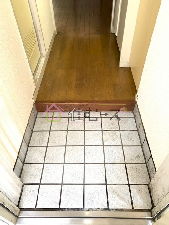 リネンハイツの玄関