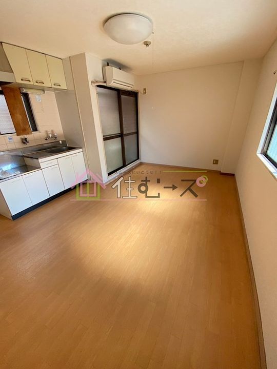 宝マンションの居間