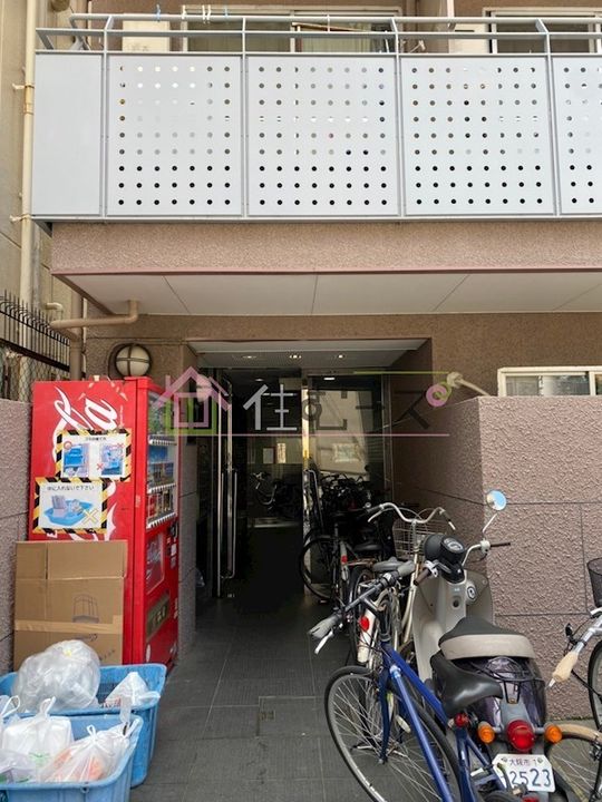 ラパンジール市岡元町の玄関