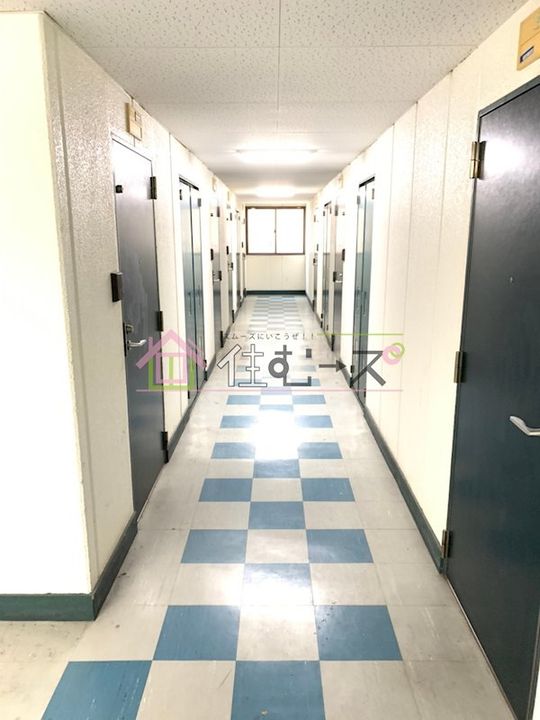 ワンダーグランドハイツの玄関