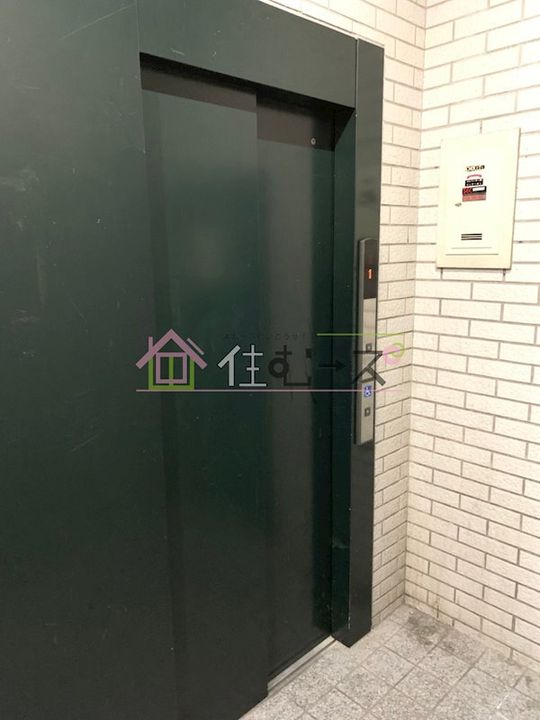 ワンダーグランドハイツの玄関