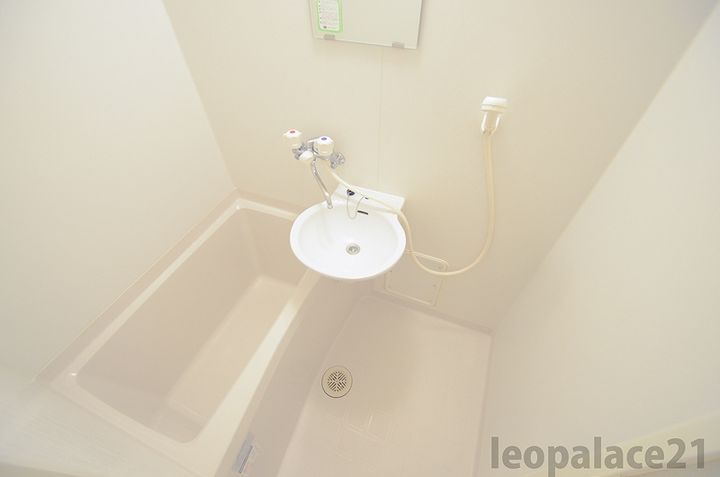 レオパレスボムールの風呂