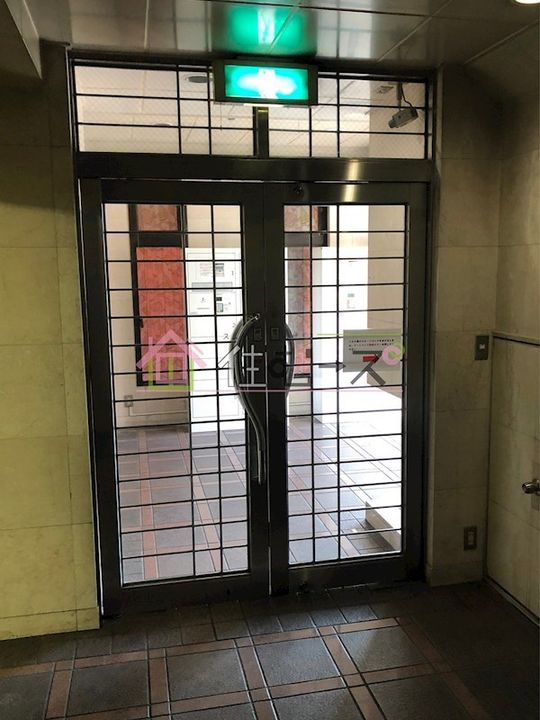 東洋プラザ泉尾の玄関