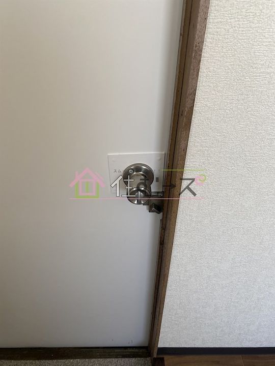 ハイツ葵の玄関