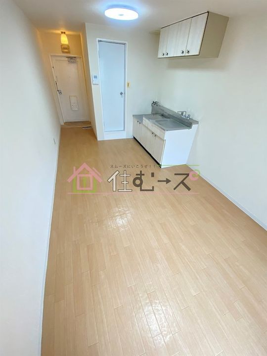 中崎ビルの居間