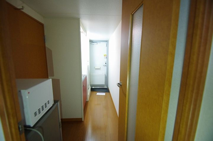 レオパレスメルツェIVの玄関