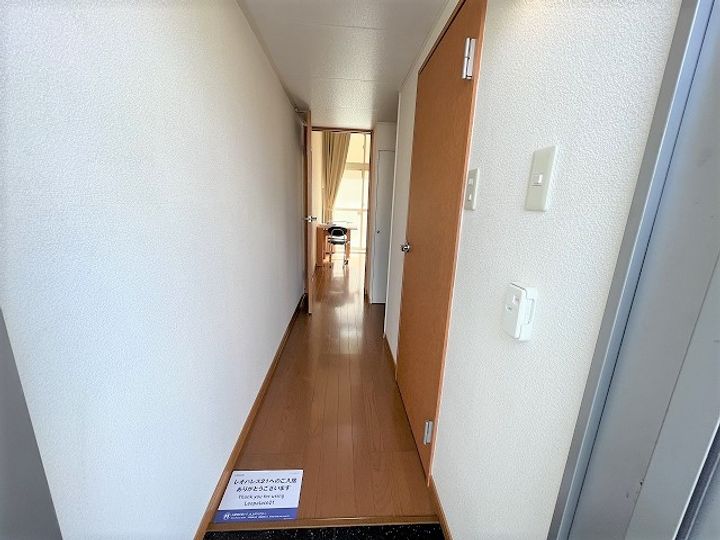 レオパレスグランデ泉Bの玄関