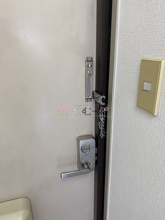 ヒロセハイツの玄関