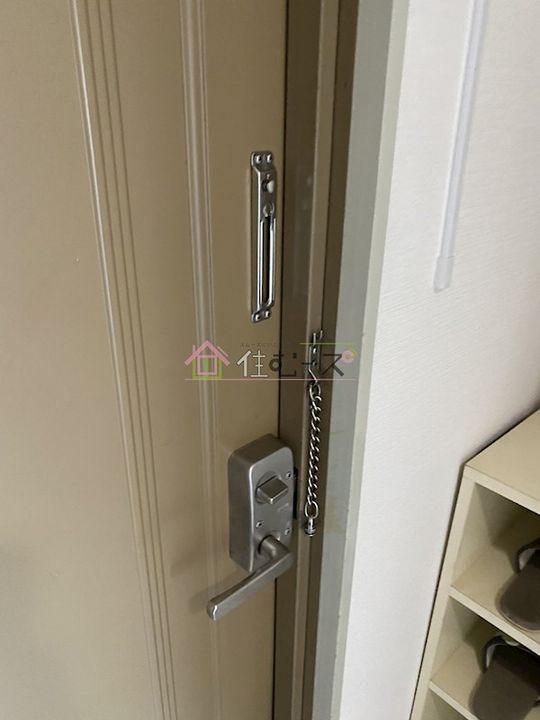 栄瑞光マンションの玄関