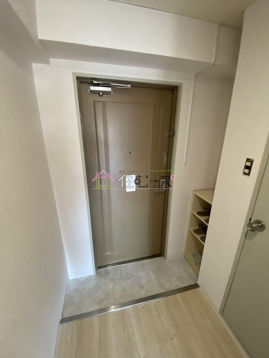 栄瑞光マンションの玄関