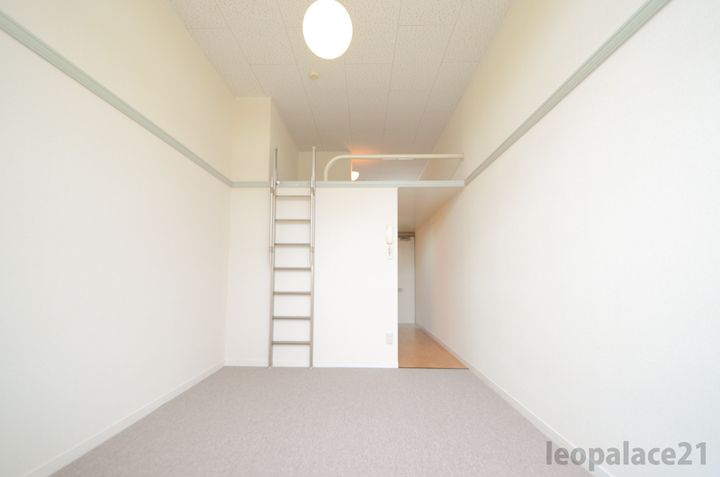 レオパレス東住吉の居間