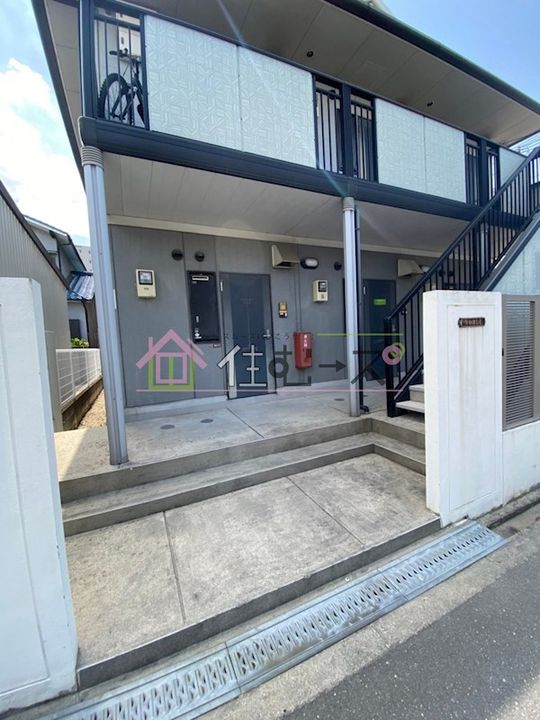 ノウブル・ハイツの玄関