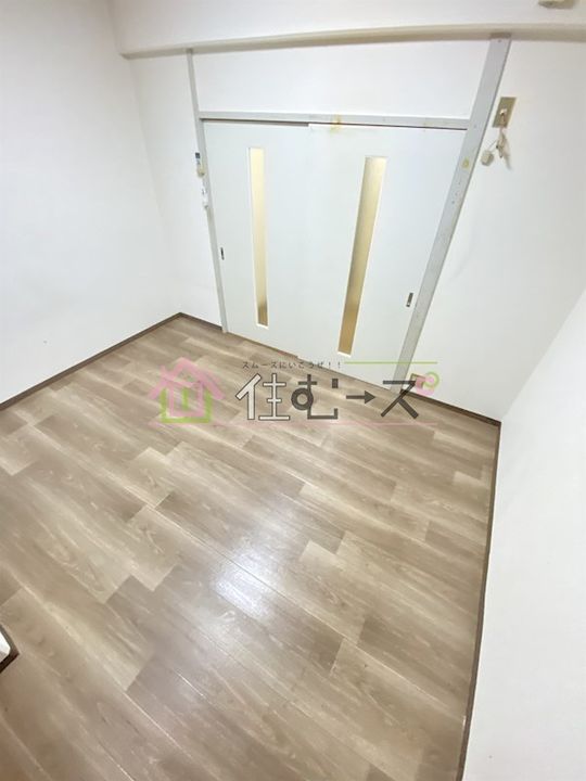 アバンス三先の居間