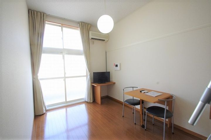 レオパレスメルツェIVの居間