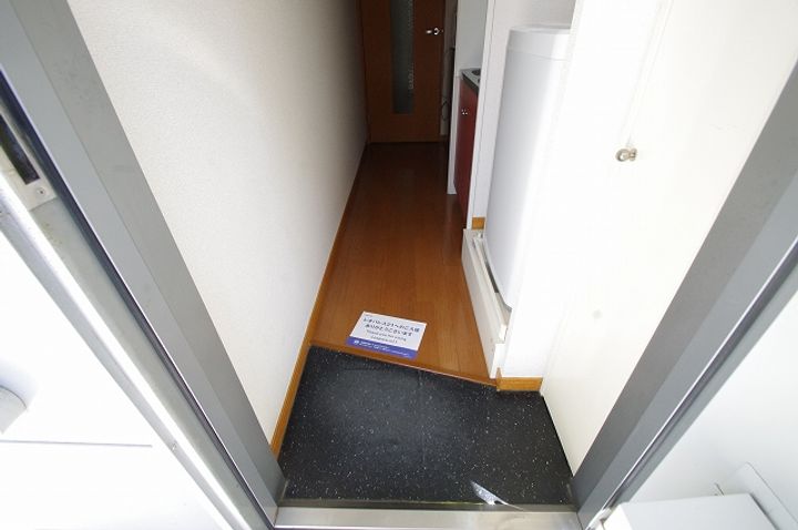 レオパレスメルツェIVの玄関