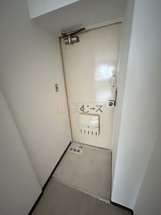 新大阪コーポビアネーズの玄関