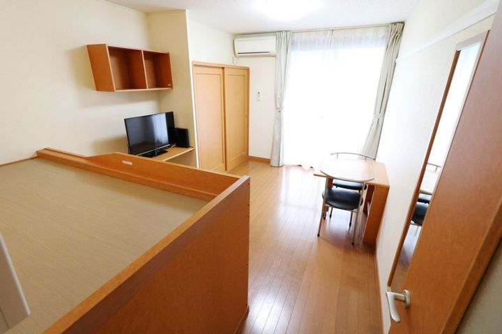 レオパレスコムフィー鶴見の居間