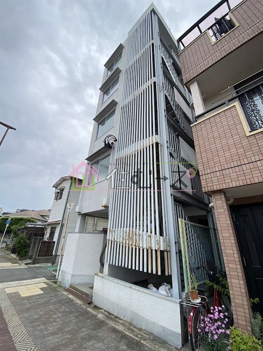 新森サンマンションの外観