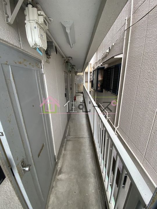 新森サンマンションの玄関