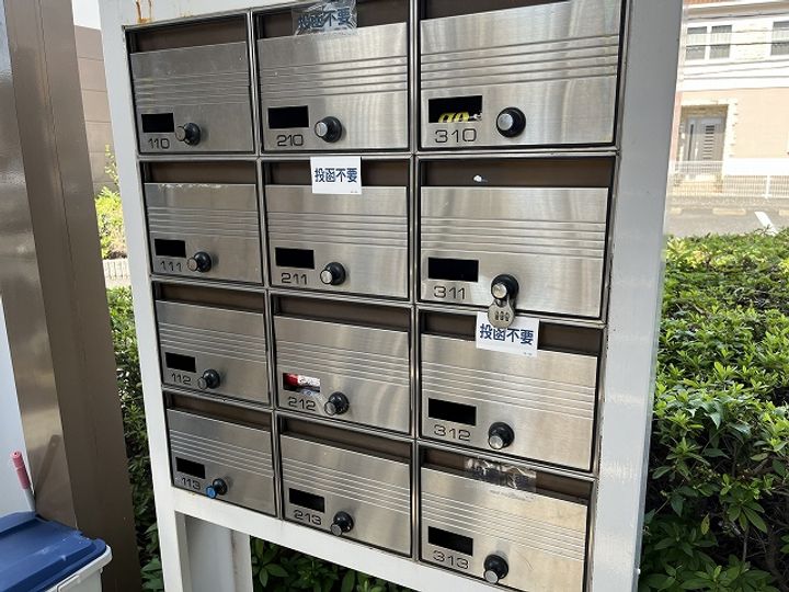 レオパレスグランデ泉Bの玄関