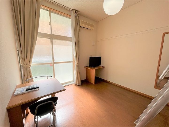 レオパレスグランデ泉Bの居間