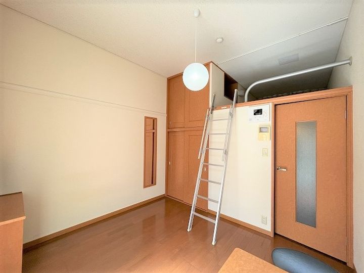 レオパレスグランデ泉Bの居間