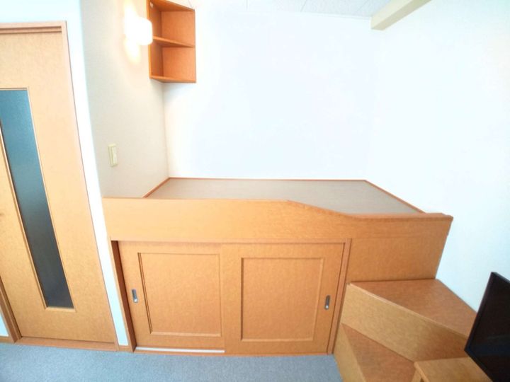 レオパレスコンフォートの居間